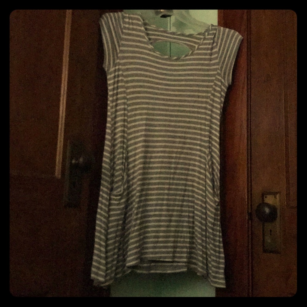 ‼️Gray and white striped keyhole t-shirt dress‼️